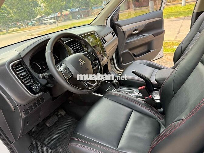 Mitsubishi Outlander 2.0 Trắng sản xuất 2019