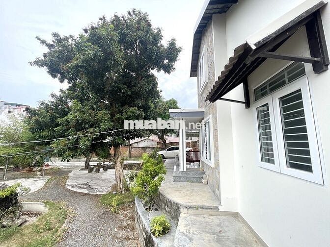 CHO THUÊ NHÀ Ở KINH DOANH SÂN VƯỜN 1000m2 PHÍA BẮC NHA TRANG