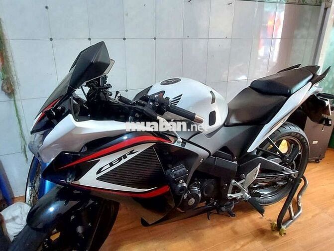 Honda CBR150R Đen, Trắng, Đỏ