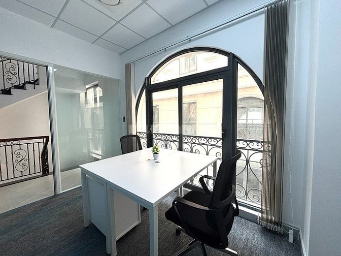 Cho thuê bàn ​​làm việc chung từ 1tr6 mỗi tháng tại HQ Vạn Phúc City