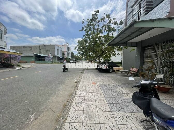Mặt tiền đất thổ cư Ngô Thời Nhiệm