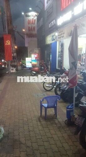 GIỮ ÍT XE CỬA HÀNG - KHÔNG MẶC ĐỒ BẢO VỆ