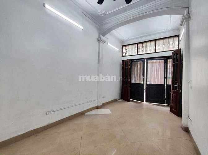 Cho thuê nhà mặt ngõ ô tô ngõ 279 Đội Cấn, diện tích 38m2, 5 tầng +tum