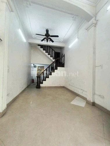 Cho thuê nhà mặt ngõ ô tô ngõ 279 Đội Cấn, diện tích 38m2, 5 tầng +tum