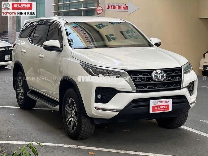Toyota Fortuner 2023 2.4 MT Trắng