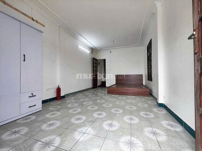 Cho thuê nhà mặt ngõ ô tô ngõ 279 Đội Cấn, diện tích 38m2, 5 tầng +tum