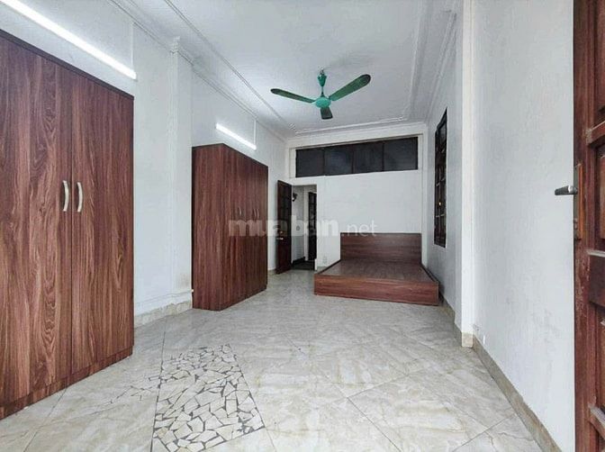Cho thuê nhà mặt ngõ ô tô ngõ 279 Đội Cấn, diện tích 38m2, 5 tầng +tum