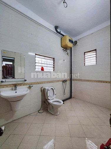 Cho thuê nhà mặt ngõ ô tô ngõ 279 Đội Cấn, diện tích 38m2, 5 tầng +tum