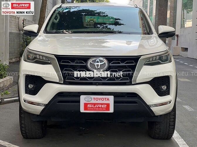 Toyota Fortuner 2023 2.4 MT Trắng