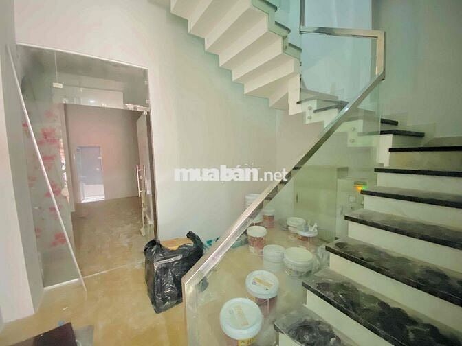 CHO THUÊ TOÀ NHÀ 4X22M NỞ HẬU 5M CÓ THANG MÁY MẶT TIỀN NGUYỄN THỊ THÂP