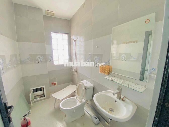 CHO THUÊ TOÀ NHÀ 4X22M NỞ HẬU 5M CÓ THANG MÁY MẶT TIỀN NGUYỄN THỊ THÂP