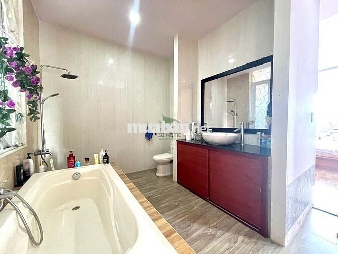 CHO THUÊ NHÀ SÂN VƯỜN 3 TẦNG FULL NỘI THẤT BẮC NHA TRANG