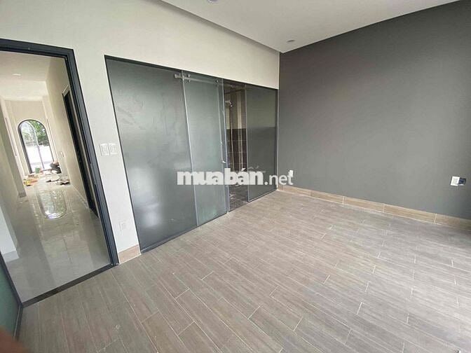 Nhà trung tâm, hoàn thiện nội thất, 4 pn, 5 WC, vị trí đâu cũng gần