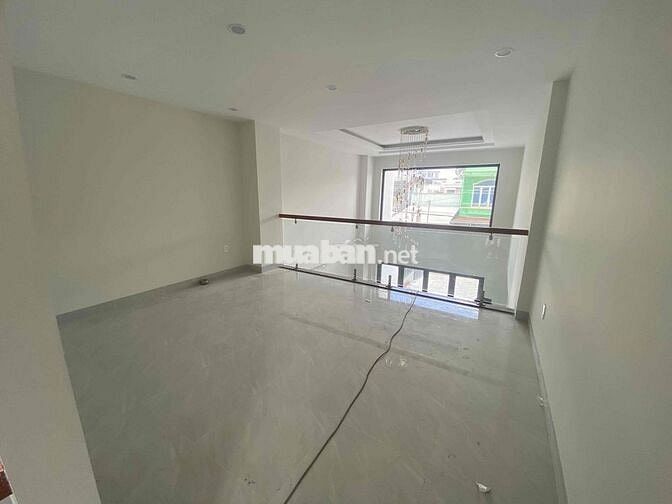 Nhà trung tâm, hoàn thiện nội thất, 4 pn, 5 WC, vị trí đâu cũng gần