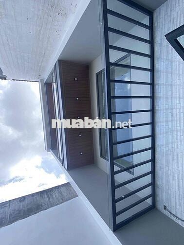 Nhà trung tâm, hoàn thiện nội thất, 4 pn, 5 WC, vị trí đâu cũng gần