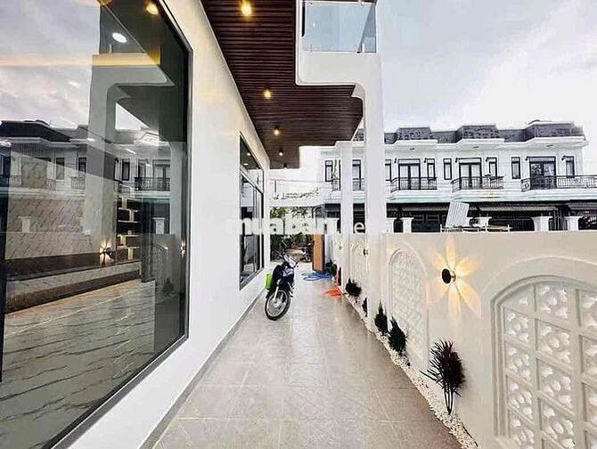 Chủ ngộp, bán nhanh căn Biệt thự mới xây, ngay cuối đường Đồng Khởi