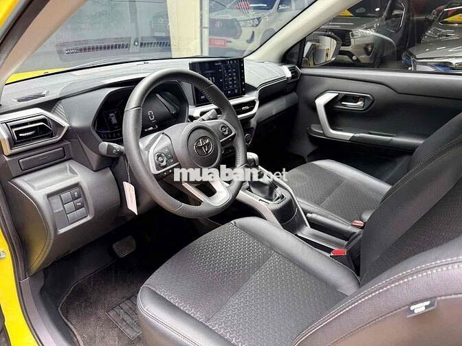 Toyota Raize 2024 Vàng đen 5.814 km, biển TP
