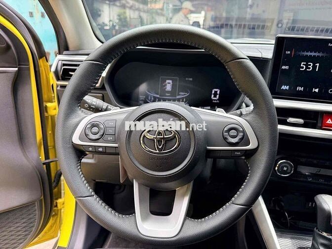Toyota Raize 2024 Vàng đen 5.814 km, biển TP