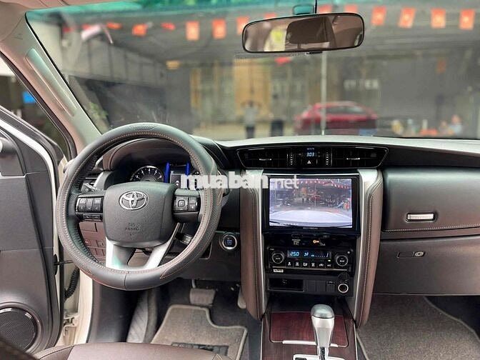 Toyota Fortuner 2.7L TRD sx 2019 màu trắng