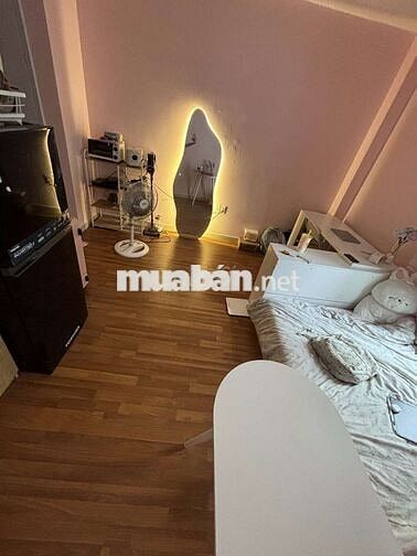 Pass Phòng studio ngày chân cầu Kiệu qua Quận 1