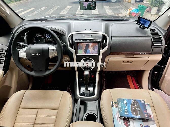 Isuzu MU-X 1.9 AT nhập Thái Lan model 2019