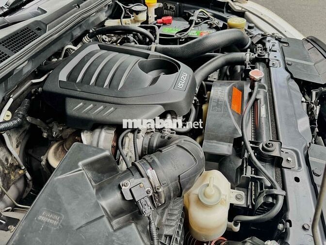 Isuzu MU-X 1.9 AT nhập Thái Lan model 2019
