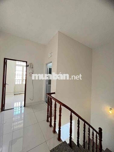 Nhà 1 Lầu 4 x 10m Ngay Ngã Ba Tân Kim Vào 250m. Sổ Hồng Riêng