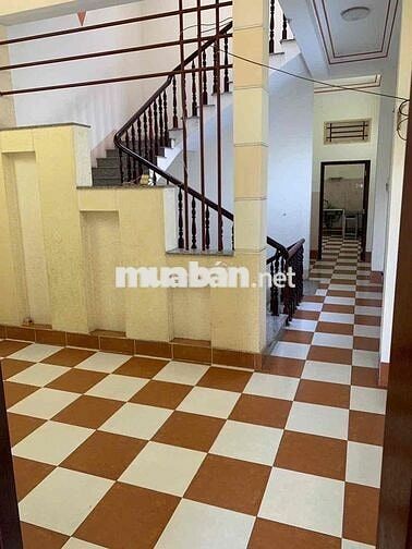 Nhà trệt 2 lầu mặt tiền Nguyễn Văn Cừ
