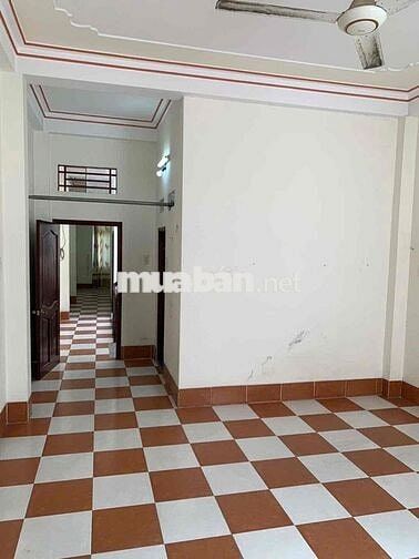 Nhà trệt 2 lầu mặt tiền Nguyễn Văn Cừ