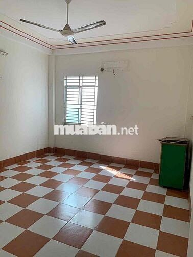 Nhà trệt 2 lầu mặt tiền Nguyễn Văn Cừ