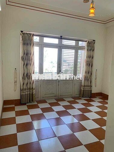 Nhà trệt 2 lầu mặt tiền Nguyễn Văn Cừ