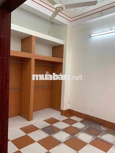 Nhà trệt 2 lầu mặt tiền Nguyễn Văn Cừ