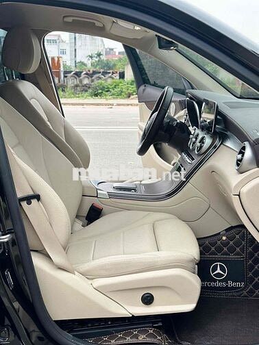 Siêu phẩm GLC200 4matic 8/2023 siêu mới nhìn là mê