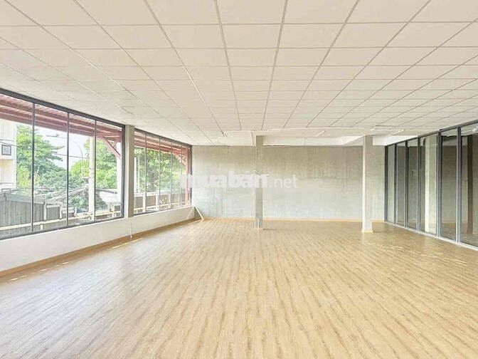 cho thuê MB văn phòng ngay góc mặt tiền full kính