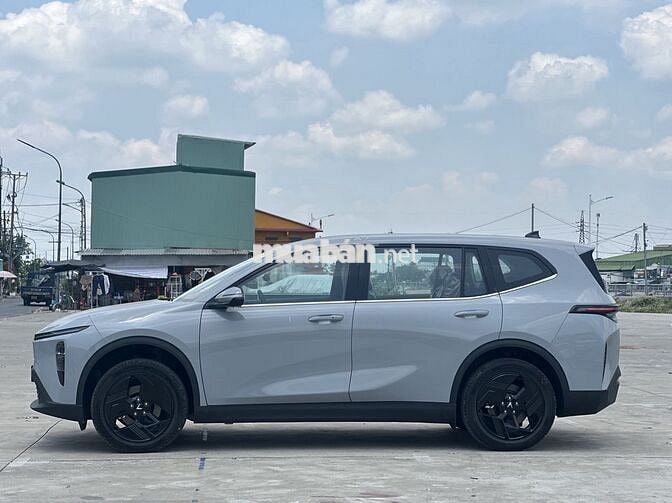 VinFast MPV7 7 chỗ Xám