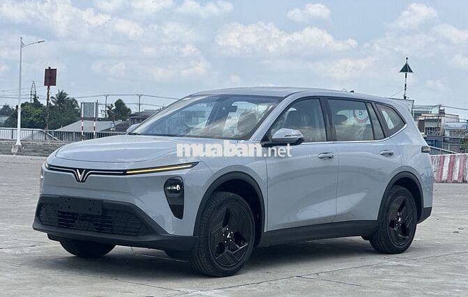 VinFast MPV7 7 chỗ Xám