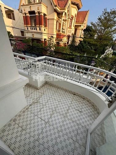 ⛔ Cho Thuê Nhà 3 Tầng 3PN. 4WC Sân OTO - Gần Đỗ Xuân Hợp - Quận 9 