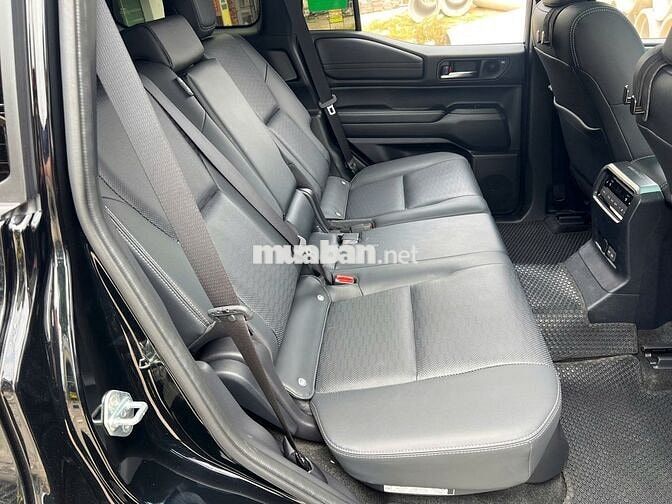 Prado LC250 đăng ký t12/2025 đi lướt 3 ngàn km
