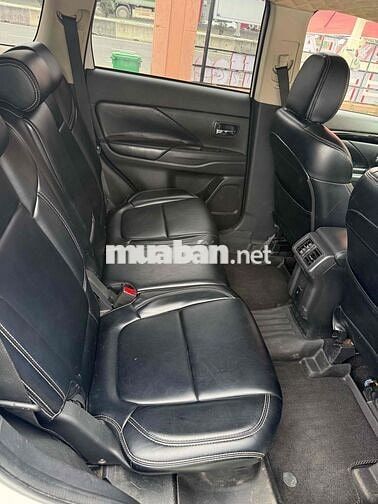 Mitsubishi Outlander 7 chỗ Trắng