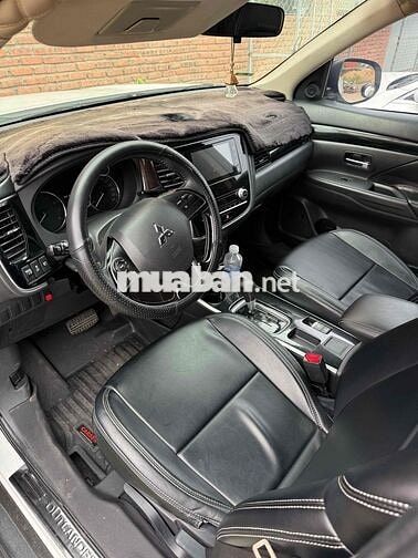 Mitsubishi Outlander 7 chỗ Trắng