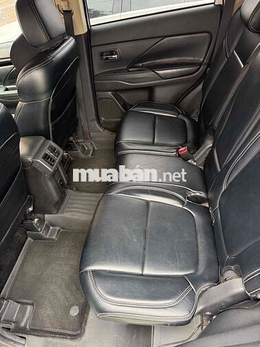 Mitsubishi Outlander 7 chỗ Trắng