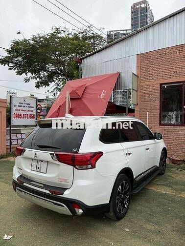 Mitsubishi Outlander 7 chỗ Trắng