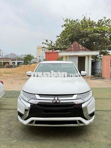 Mitsubishi Outlander 7 chỗ Trắng