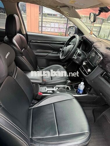 Mitsubishi Outlander 7 chỗ Trắng