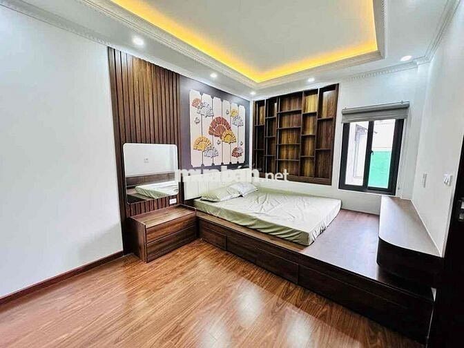 Bán Nhà Cầu Giấy 42m2 - 5 Tầng - Gần Phố - Ngõ Thông - Ở Ngay - 9 Tỷ