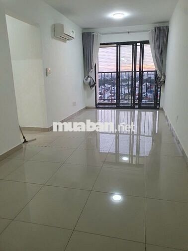 chủ cần bán gấp căn hộ 3PN-84M2, giá bán 2 tỷ750, có nội thất