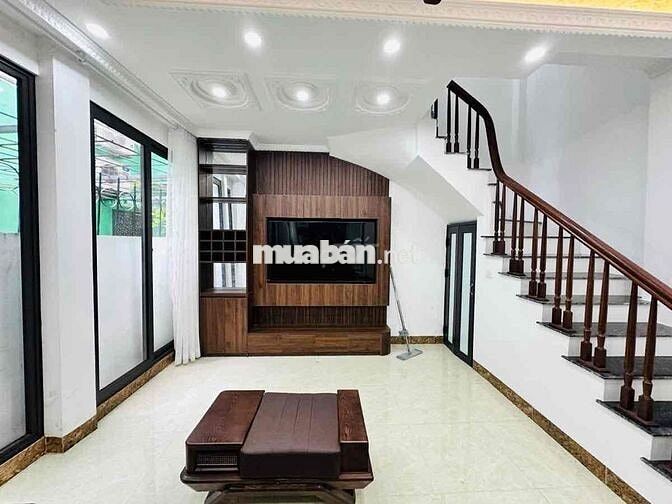 Bán Nhà Cầu Giấy 42m2 - 5 Tầng - Gần Phố - Ngõ Thông - Ở Ngay - 9 Tỷ