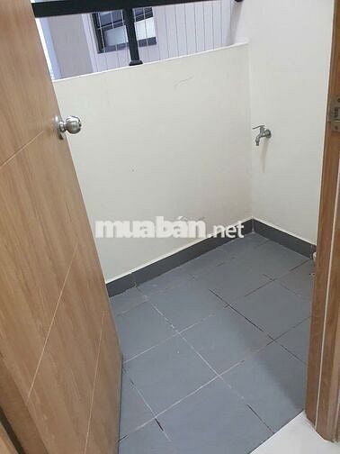 chủ cần bán gấp căn hộ 3PN-84M2, giá bán 2 tỷ750, có nội thất