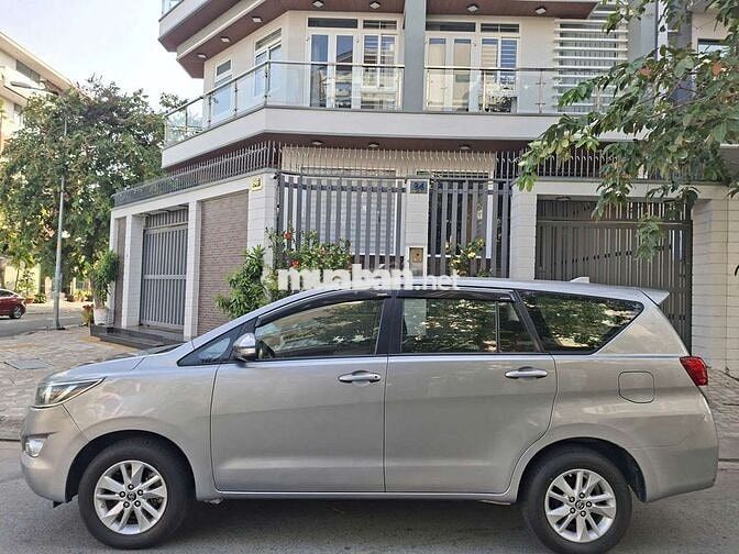 Toyota Innova E 2017 Bạc