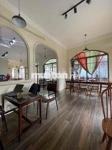 Mặt bằng Kinh Doanh sân 600m2 +150m2 Phòng lạnh sẵn đồ bán cf